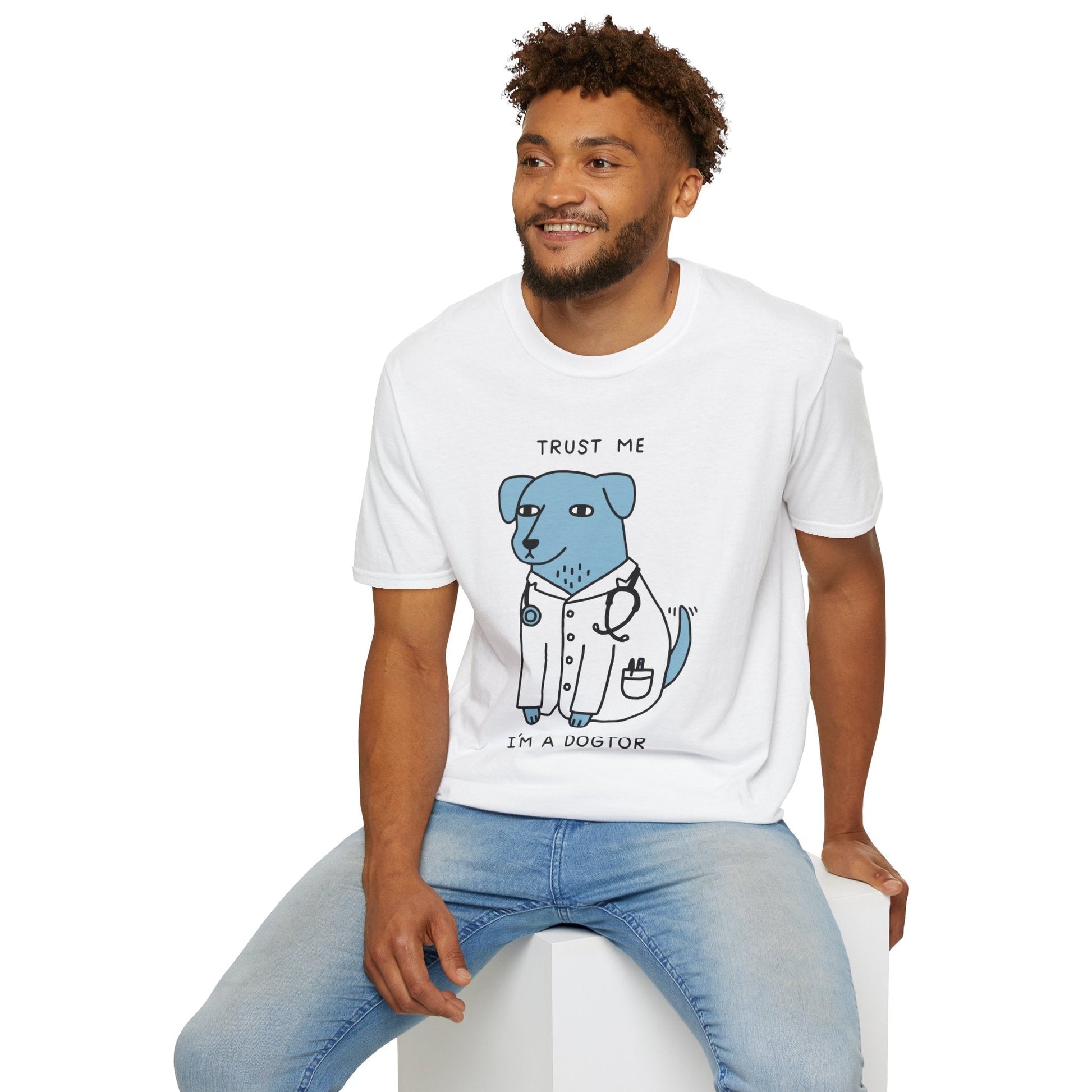 Grey t-shirt with Trust Me I'm a Dogtor Dog Pun